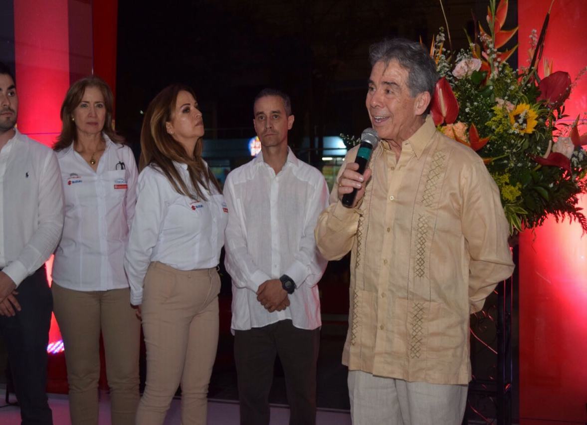 Orlando Rojas Bustos, dirigiéndose a los asistentes del nuevo concesionario.